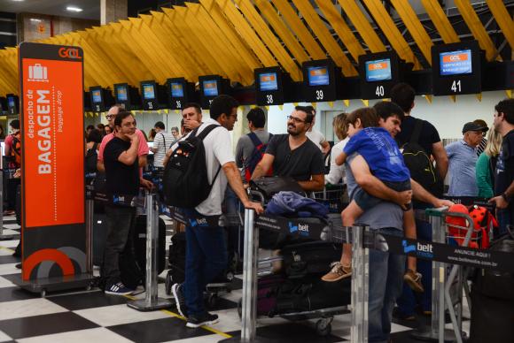 Câmara deve votar nesta terça urgência para projeto de gratuidade de bagagem de mão em aviões; entenda