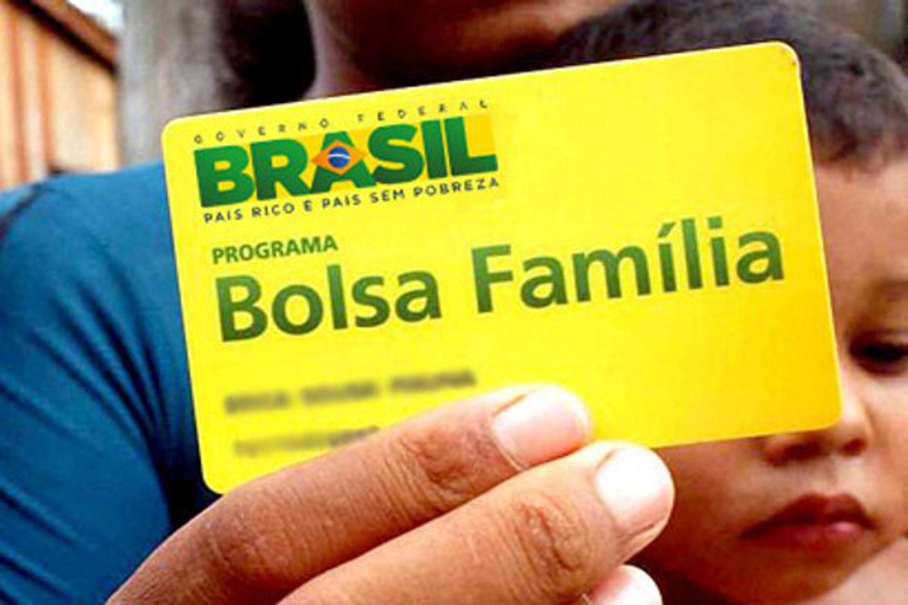 Beneficiários do Bolsa Família começam a receber pagamento de outubro na segunda-feira