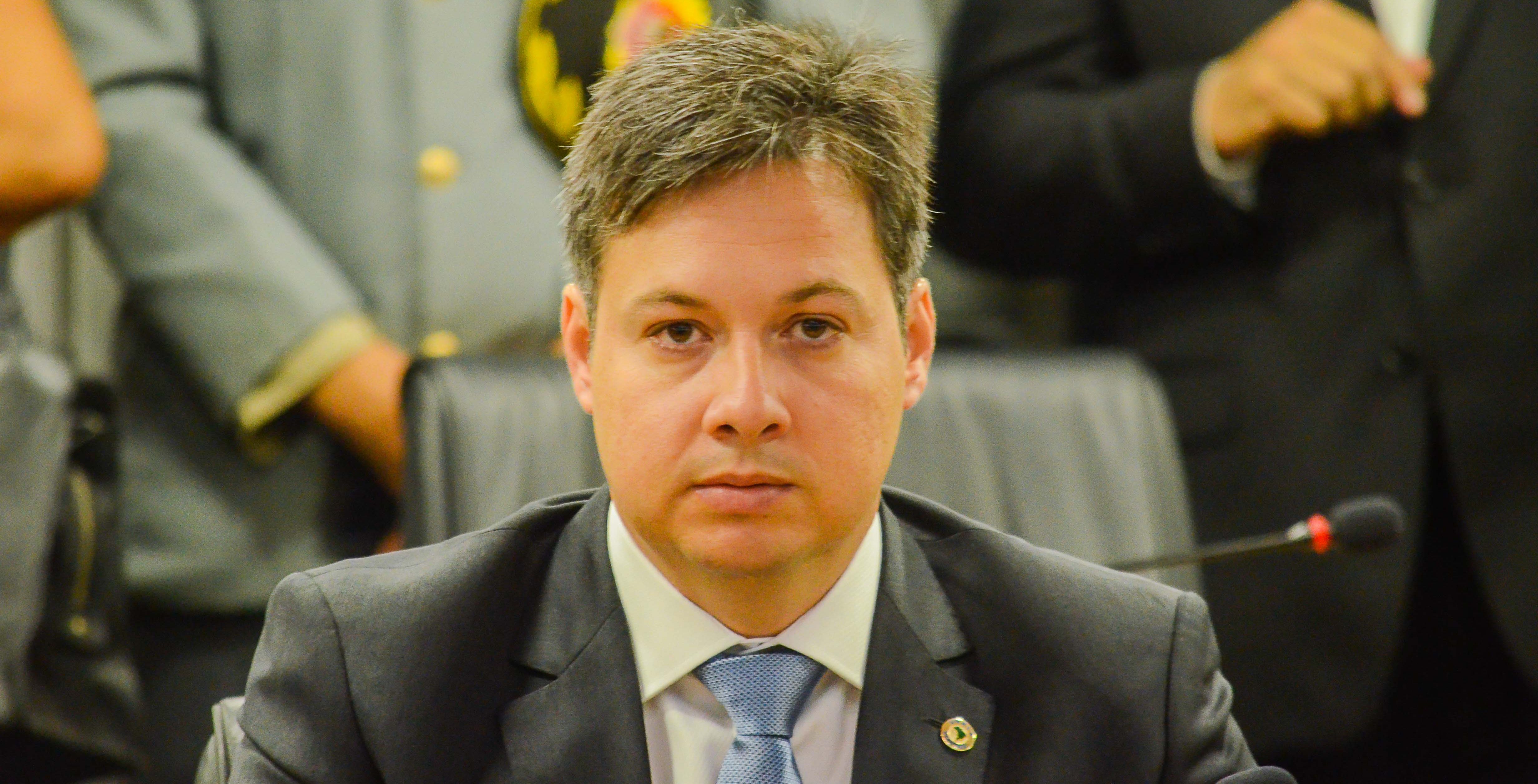 Júnior Araújo demonstra insatisfação e diz que “não há nenhuma chance” de esposa voltar à presidência do PDT em Cajazeiras