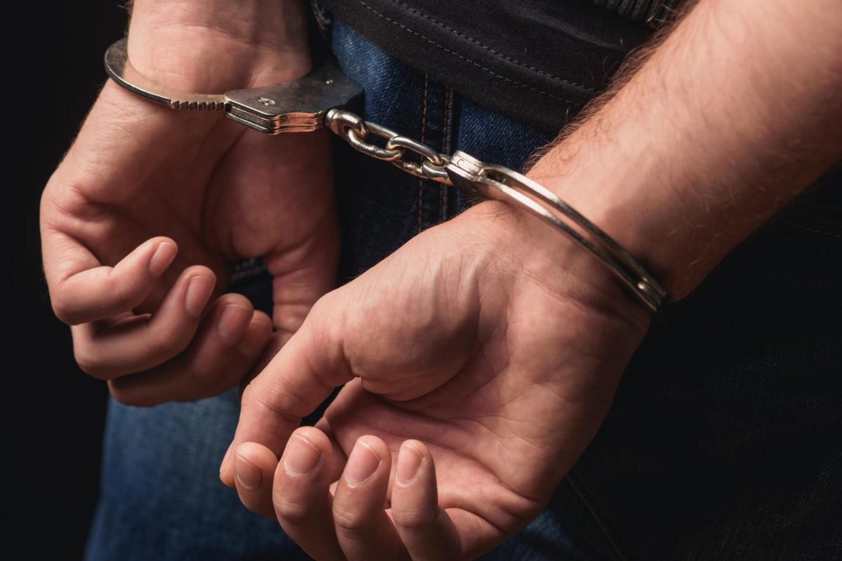 Tenente da PM suspeito de chacina na Paraíba é preso ao voltar dos EUA e passa por audiência