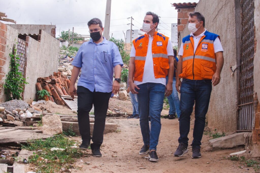 Força-tarefa da Prefeitura visita áreas de risco e adota medidas preventivas em pontos críticos em bairros de Campina Grande