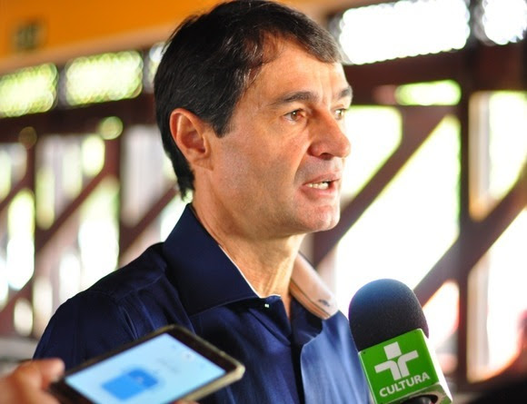 Romero Rodrigues evita pressões e diz que não se compromete com disputa ao governo da Paraíba em 2026