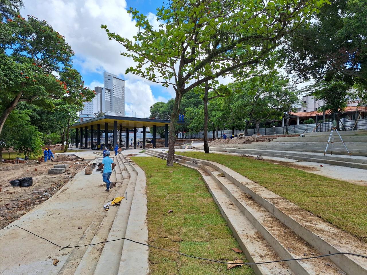 Prefeitura de Campina Grande realiza o plantio de grama e instalação de grades no Parque Evaldo Cruz