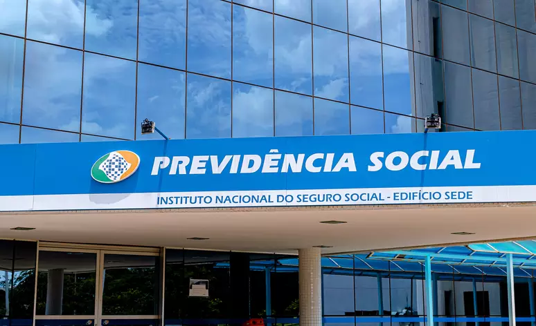 INSS suspende programa que reduzia fila de benefícios por falta de verba e pede R$ 89 milhões ao governo
