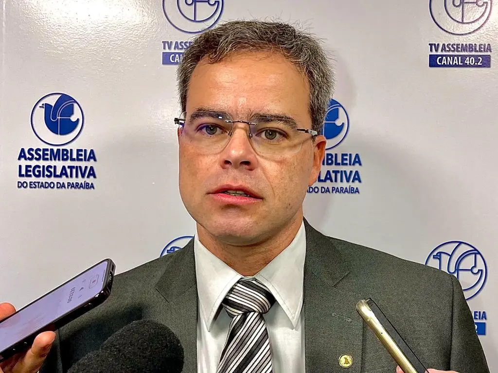George Morais aponta rachadura na base do governo e aposta que Cícero ou Lucas apoiarão Efraim no segundo turno