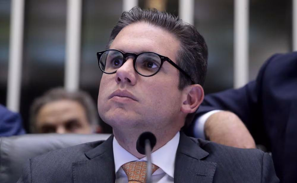 O poder fez mal a Hugo Motta – Por Fabiano Gomes