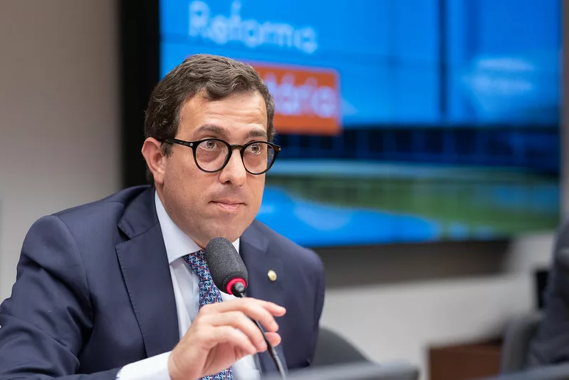 Deputado paraibano comanda proposta para encher ainda mais o “fundão” eleitoral de 2026