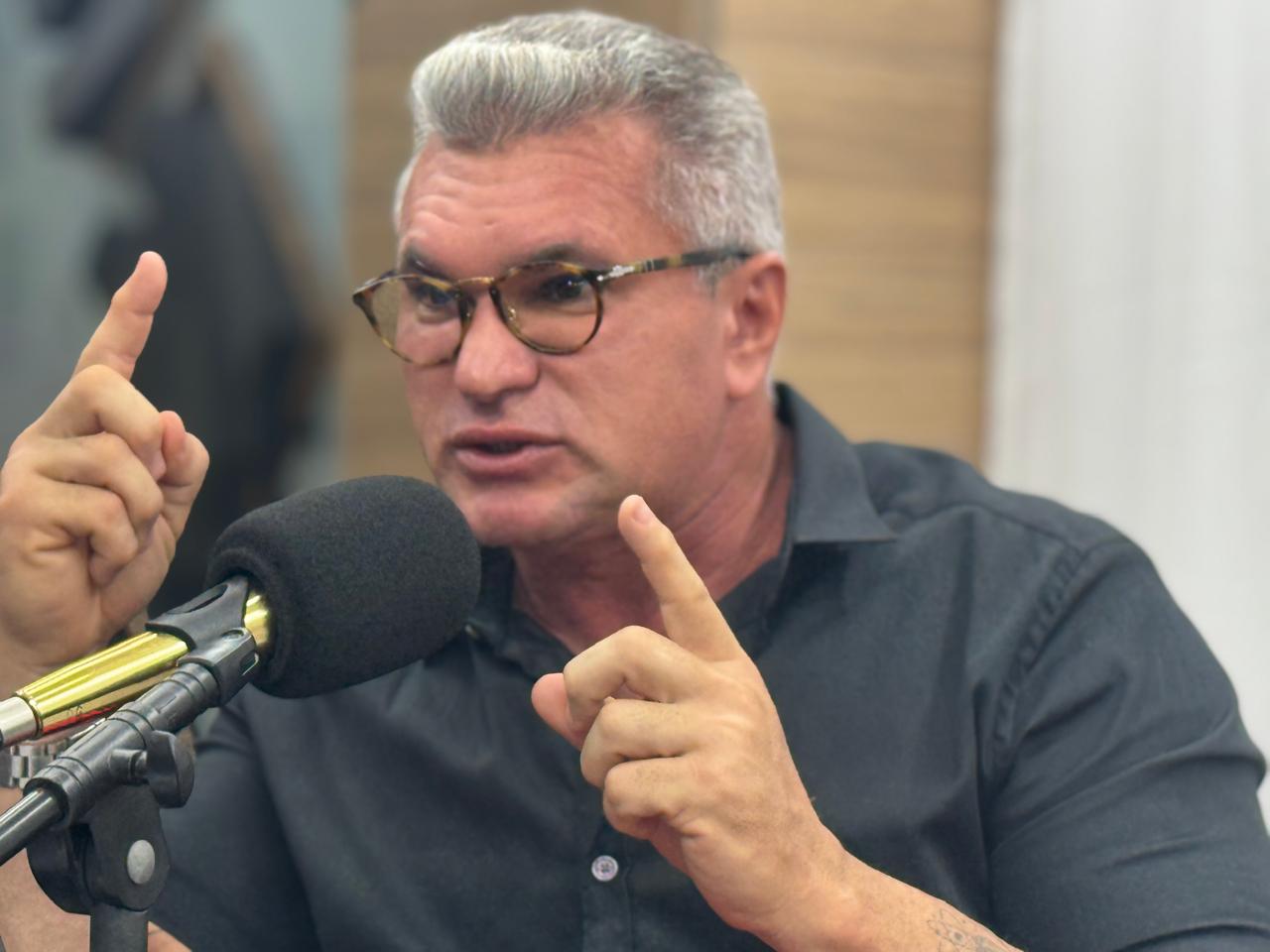 Ex-braço de direito de Bolsonaro, Julian Lemos detona ex-presidente: “Tem menos honra do que um travesti de presídio”