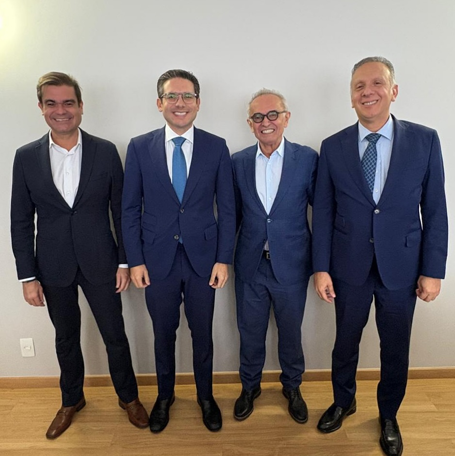 AS VOLTAS QUE O MUNDO DÁ: Cícero Lucena voltou de Brasília mais candidato do que nunca; por Flávio Lucio Vieira