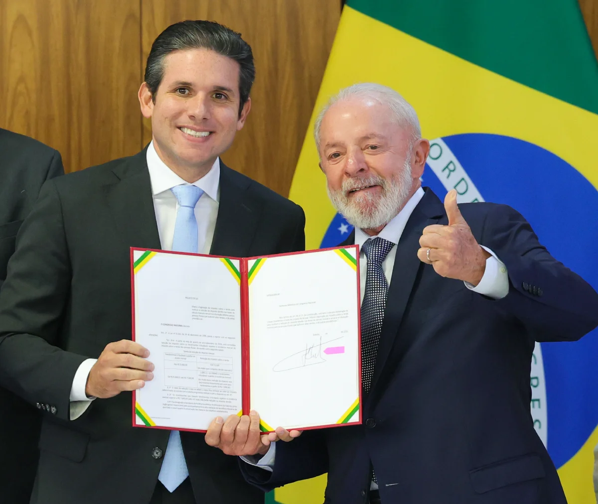 Isenção do Imposto de Renda vira moeda de aproximação política entre Lula e Hugo Motta – Por Ângelo Medeiros