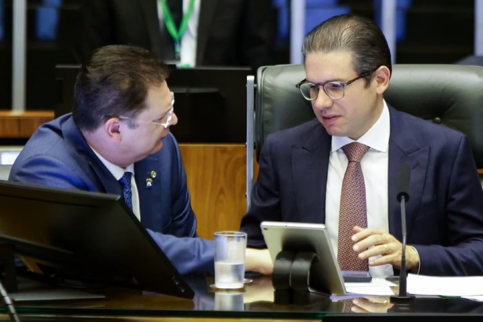 Líder do PL, Sóstenes Cavalcante prevê que Hugo Motta pautará amanhã projeto de anistia a Bolsonaro