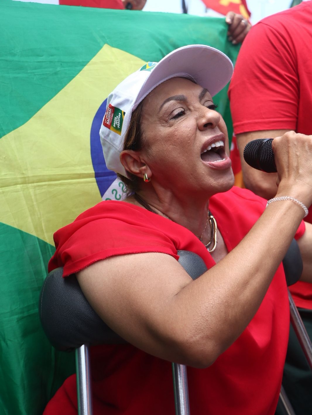 Cida Ramos participa de manifestação contra PEC da Blindagem e dispara: “Mandato não é salvo-conduto para o crime”