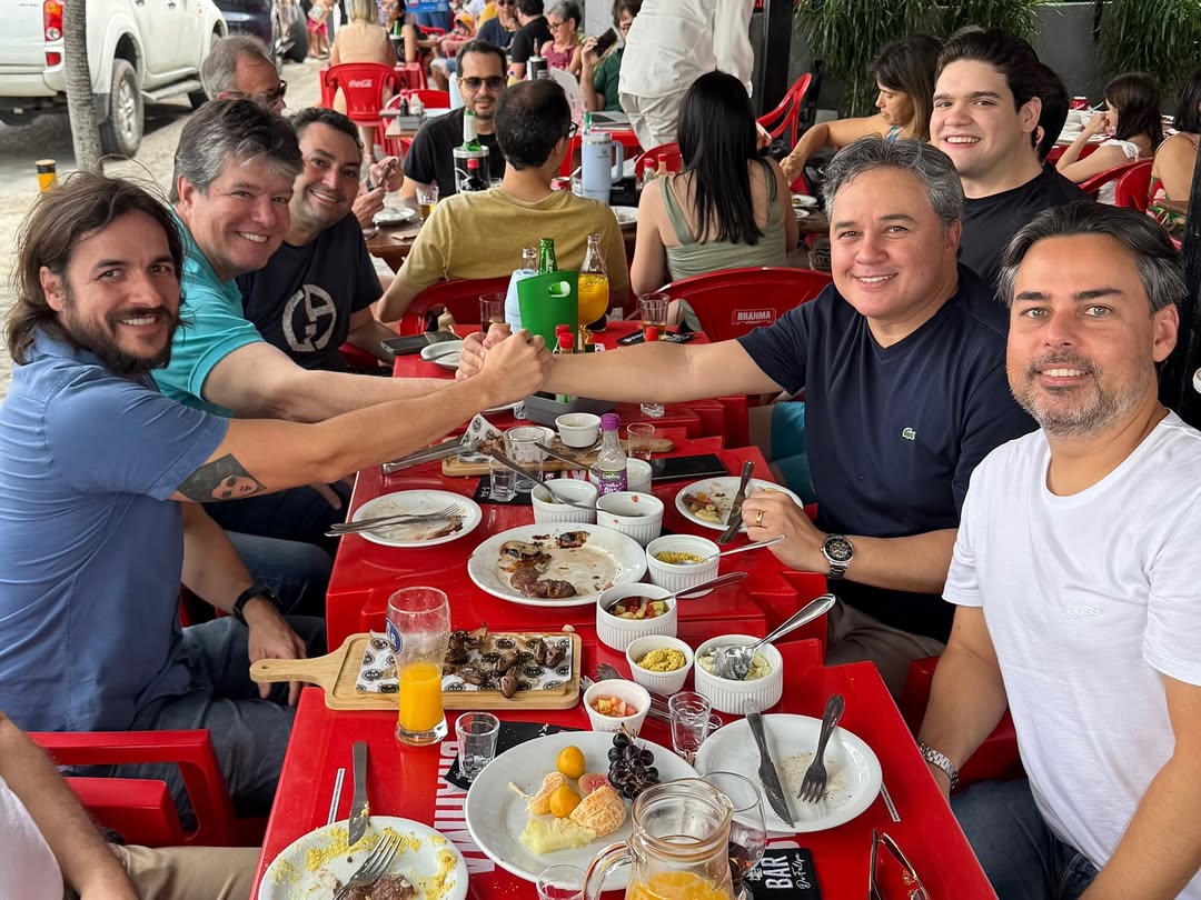 Efraim, Pedro e Ruy se reúnem em bar de João Pessoa e discutem cenário da oposição na Paraíba para 2026