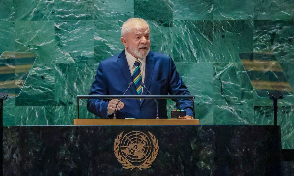 Lula embarca para Assembleia da ONU em meio a tensões com Trump e críticas à postura dos EUA