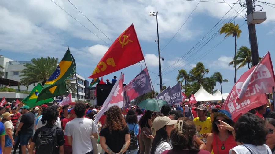 (VÍDEO) Manifestantes gritam “Fora Hugo Motta” em protesto contra PEC da Blindagem em João Pessoa