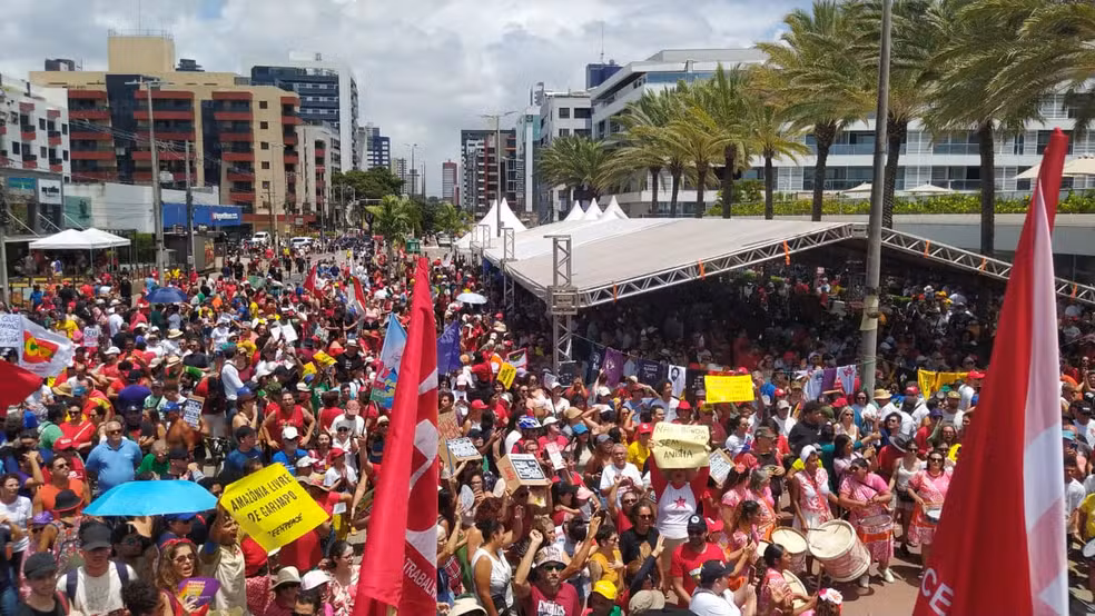Manifestantes protestam em João Pessoa e Campina Grande contra a PEC da Blindagem e o projeto da Anistia