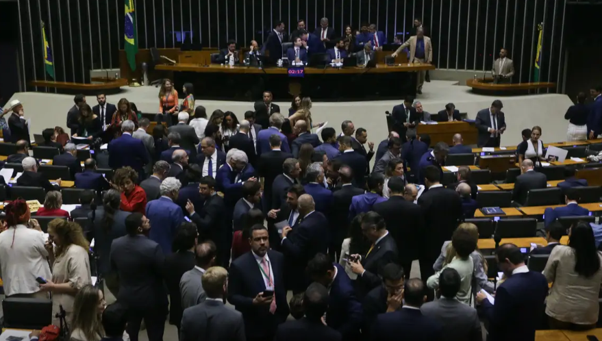 Câmara aprova isenção do IR para quem ganha até R$ 5 mil