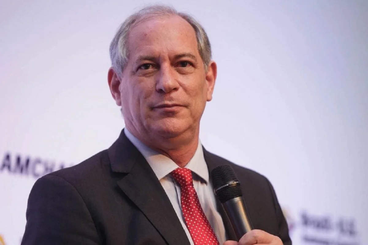 Ciro Gomes rompe com PDT e volta ao PSDB para disputar o governo do Ceará em 2026