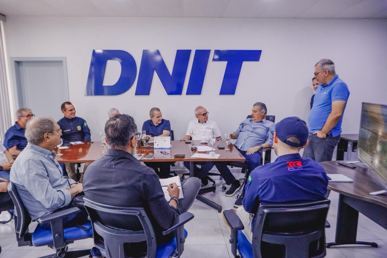 Cícero Lucena discute com DNIT prazos e avanços das obras na BR-230