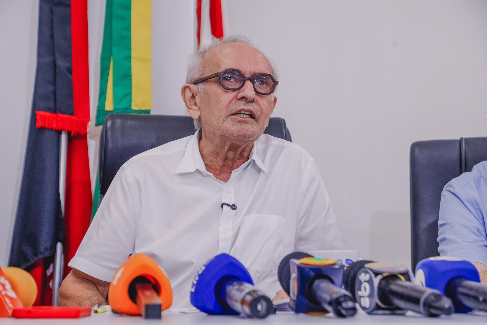 Cícero Lucena reage a fala de Felipe Leitão e reforça postura contra “acordos de bastidores” para 2026: “Prefiro ficar com o povo”