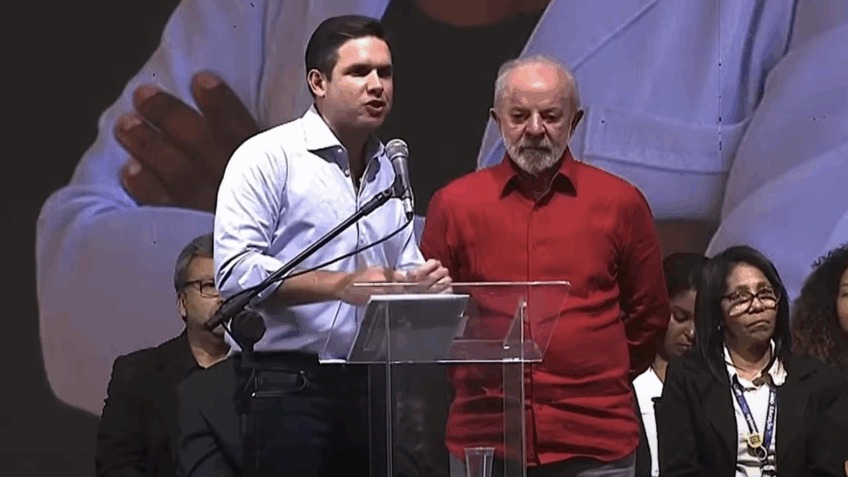 Hugo Motta é vaiado em evento com Lula no Rio de Janeiro