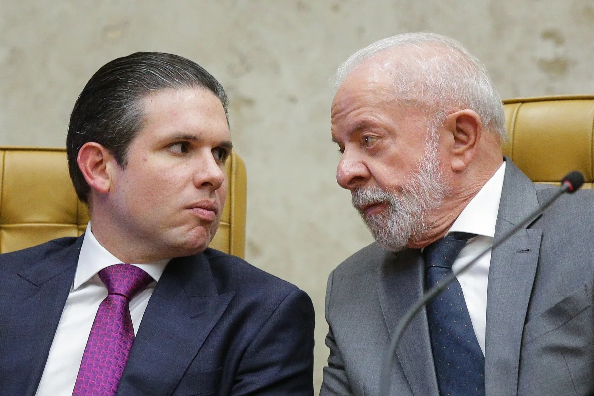 Jantar fora da agenda entre Lula e Hugo Motta expõe crise com o Centrão e pressão por cortes no governo