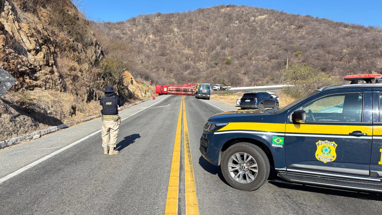 BR-230: PRF libera Serra de Santa Luzia após operação de remoção de caminhão-tanque tombado