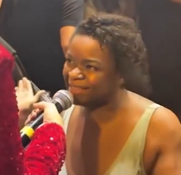 Cantora paraibana que viralizou nas redes sociais é internada com sintomas de infarto após show com Solange Almeida