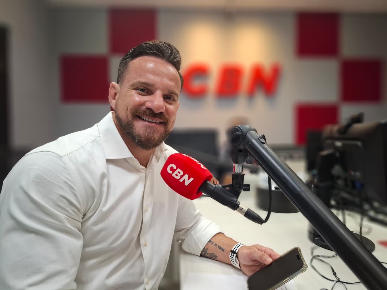 Tarcísio Jardim desafia PP, mantém apoio a Cícero Lucena e critica extrema direita na Paraíba: “É o tempo todo um falando mal do outro”