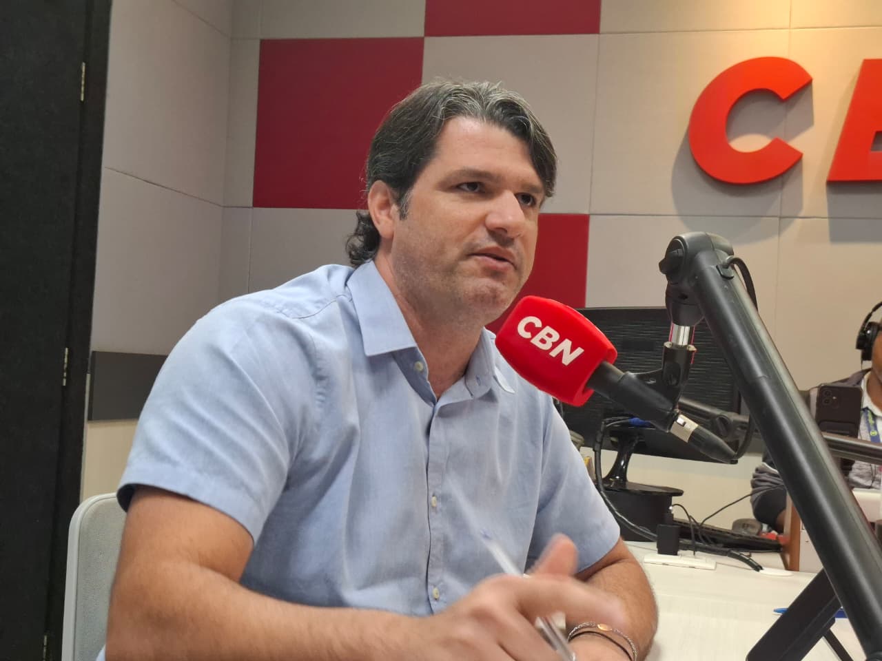 Leo Bezerra desabafa sobre tratamento no PSB e revela que já foi expulso por mensagem de WhatsApp: “eu não tô valendo nada, não”