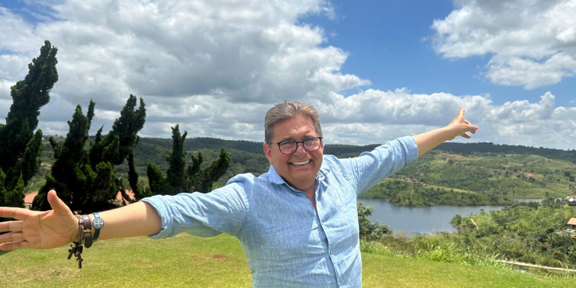 Saiba quem são os convidados do aniversário de Adriano Galdino que promete movimentar os bastidores políticos