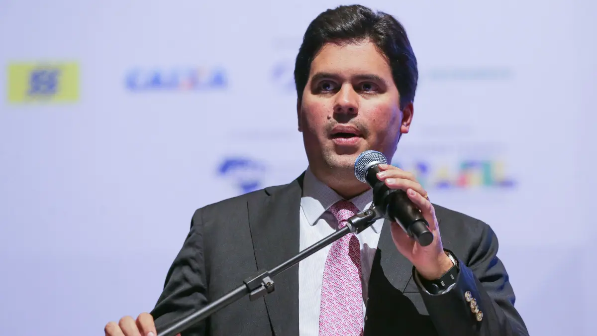 Progressistas expulsa André Fufuca do comando partidário após ministro declarar: “Estou com Lula”