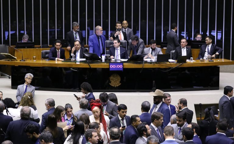 Saiba como votaram os deputados paraibanos na MP que taxava bets e fintechs