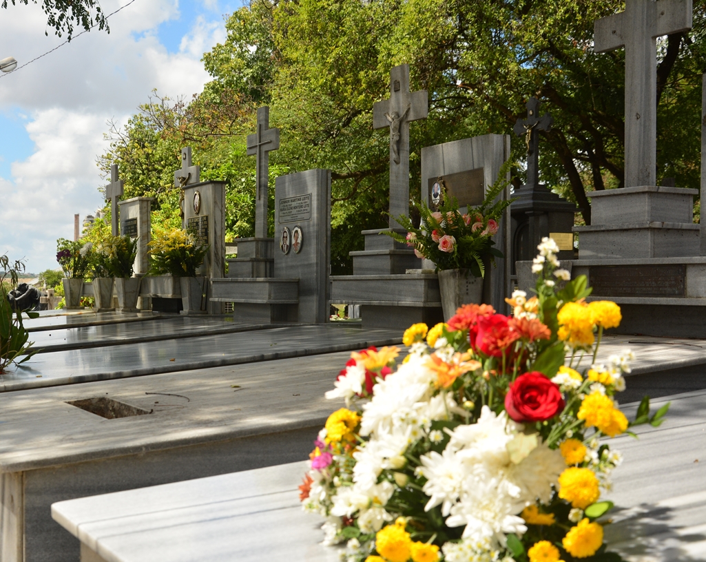 Finados deve reunir 40 mil pessoas nos cemitérios de João Pessoa; Dom Delson celebra missa no Boa Sentença