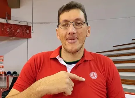 Após nova amputação, o paraibano Ninão, homem mais alto do Brasil, segue internado em Campina Grande