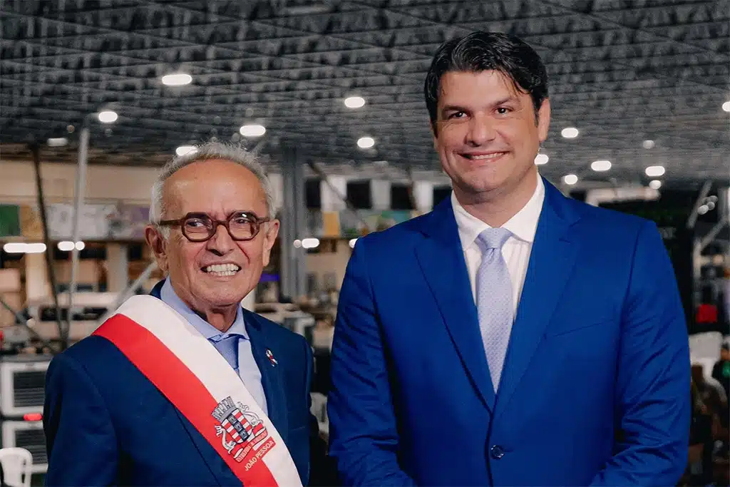 Cícero Lucena rebate críticas a Leo Bezerra e aponta incoerência entre aliados de João Azevêdo
