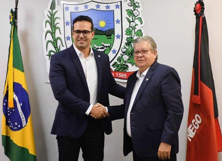 João Azevêdo projeta Lucas Ribeiro no 2º turno em 2026