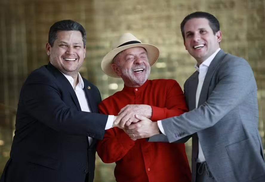 Lula, Alcolumbre e Hugo fecham acordo para votar fim da taxa das blusinhas