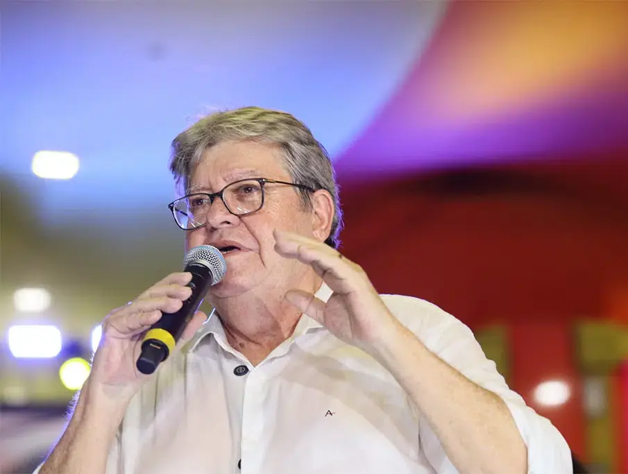 João Azevêdo sobe o tom em defesa de Lula, critica gestão Bolsonaro e fala em “diferenças gigantes”