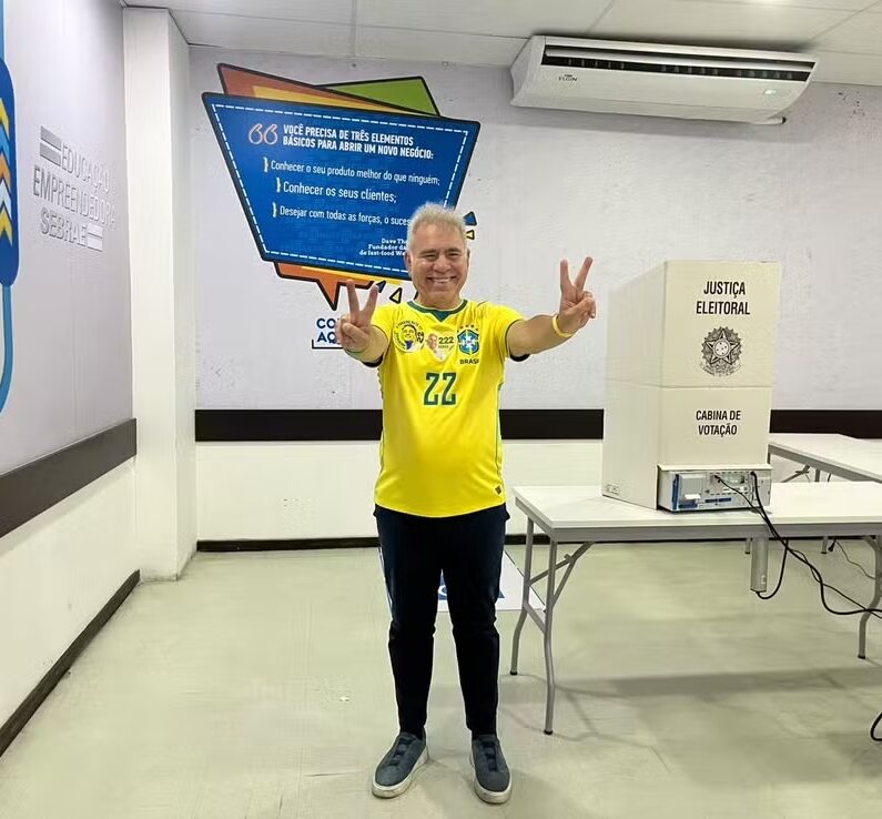 Após votar, Marcelo Queiroga defende Efraim e Flávio e promete atuar por impeachment de Alexandre de Moraes