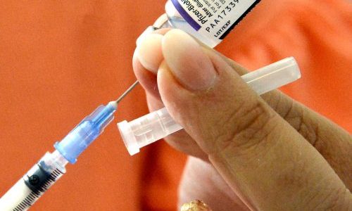 João Pessoa aplica vacinas em 50 postos e oferece testes contra covid-19 neste sábado