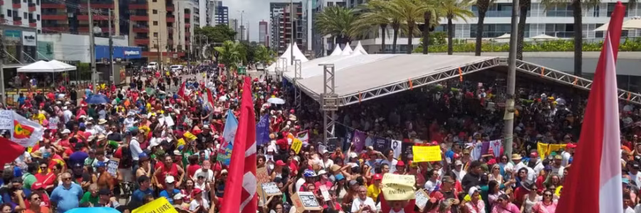 Manifestantes protestam em João Pessoa e Campina Grande contra a PEC da Blindagem e o projeto da Anistia